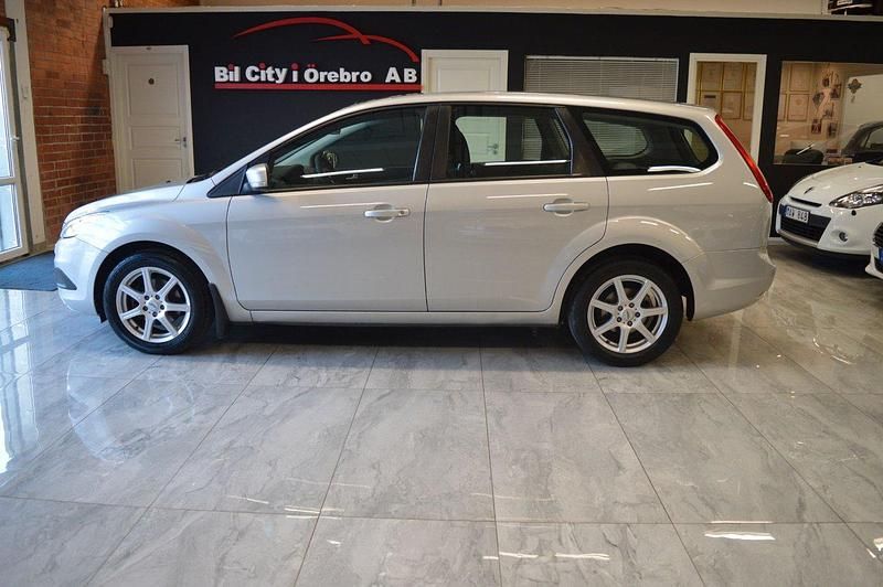Begagnad Ford Focus 126 HK (92 kW) 2008 Grå Kombi