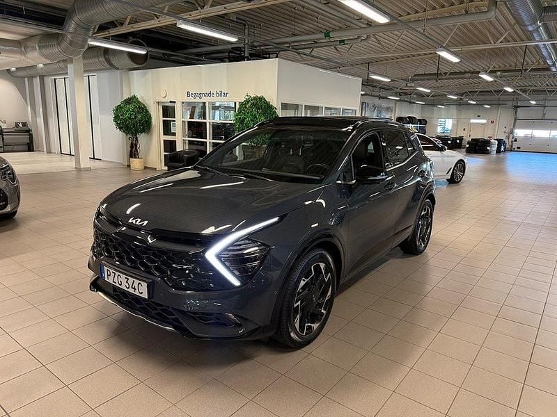 Grå Begagnad 2023 Kia Sportage 2 SUV | 419 900 kr (Lite dyr) - Bild 1/4
