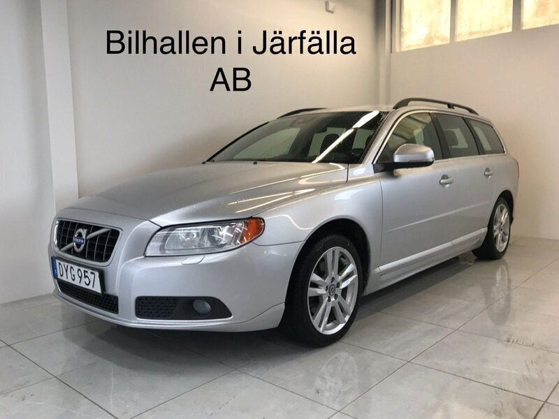 Ljusgrå Begagnad 2011 Volvo V70 Momentum Kombi | 72 900 kr (Bra pris) - Bild 1/4