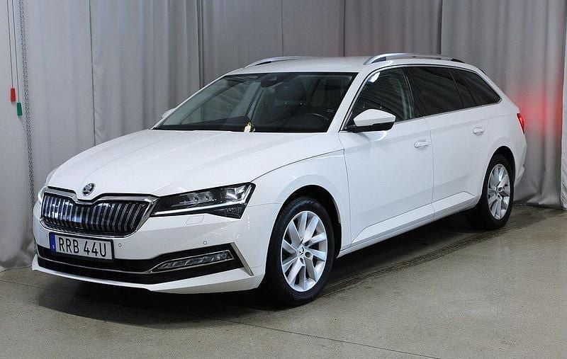 Vit Begagnad 2021 Skoda Superb Business Line Kombi | 279 900 kr (Marknadspris) - Bild 1/4