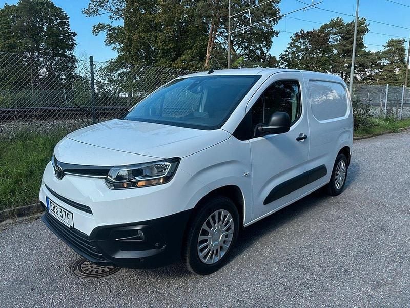 Vit Begagnad 2021 Toyota Proace City Van | 199 000 kr (Bra pris) - Bild 1/4
