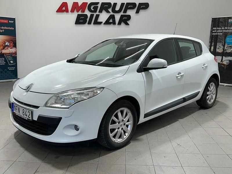 Vit Begagnad 2011 Renault Mégane III Halvkombi | 49 900 kr (Marknadspris) - Bild 1/4