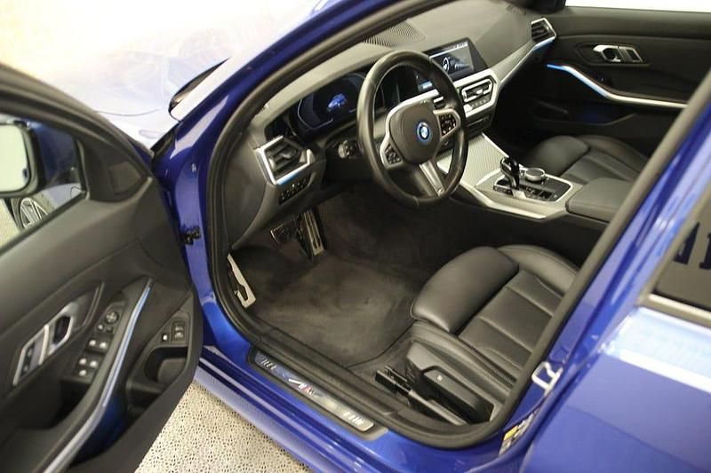 Begagnad BMW 330 M Sport 184 HK (135 kW) 2022 Portimao blå metallic Kombi