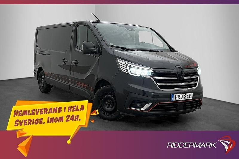 Svart Begagnad 2023 Renault Trafic Minibuss | 329 800 kr - Bild 1/3
