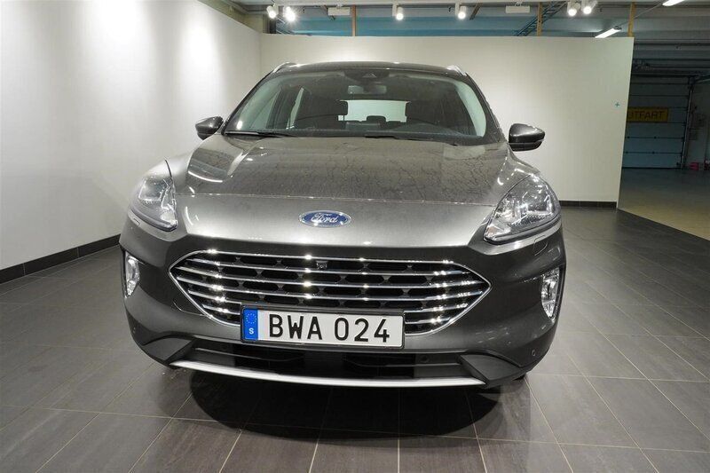 Grå Begagnad 2022 Ford Kuga Titanium SUV | 229 900 kr (Marknadspris) - Bild 1/2
