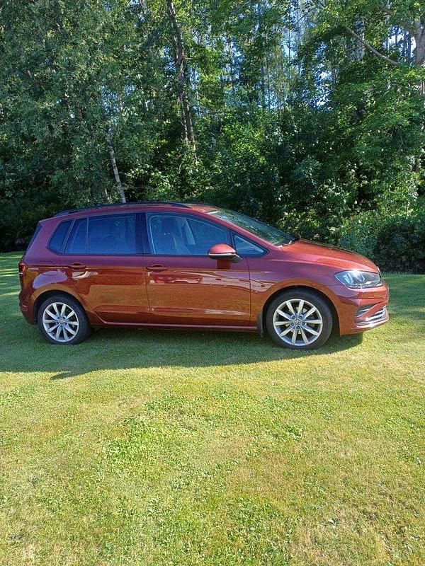 Röd Begagnad 2018 VW Golf VII Halvkombi | 149 000 kr (Bra pris) - Bild 1/2