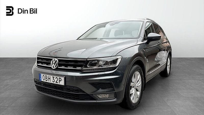 Grå Begagnad 2019 VW Tiguan SUV | 259 900 kr (Marknadspris) - Bild 1/4