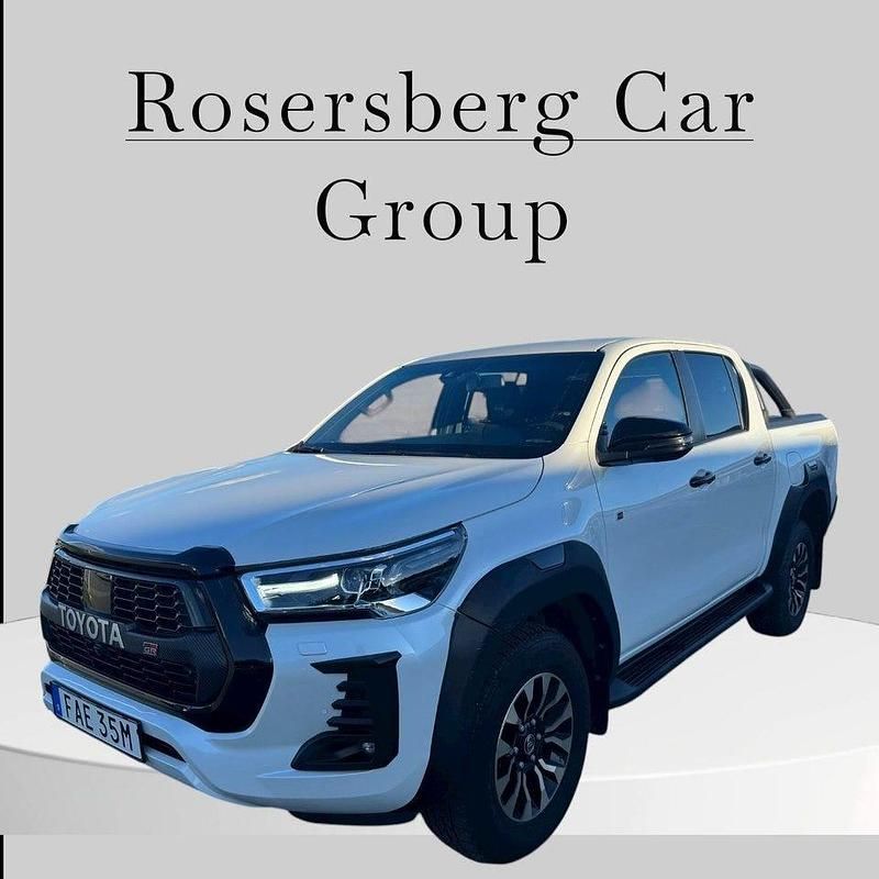 Vit Begagnad 2023 Toyota HiLux Sport Pickup | 724 875 kr (Dyr) - Bild 1/4