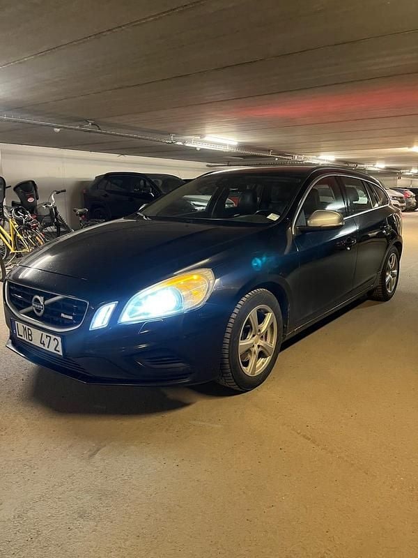 Begagnad Volvo V60 163 HK (119 kW) 2011 Svart metallic Kombi