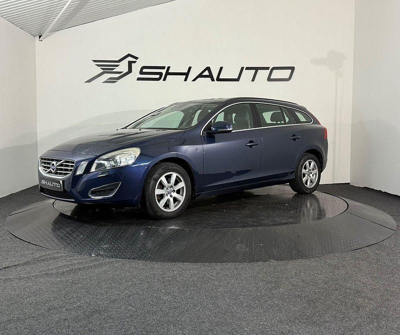 Blå Begagnad 2013 Volvo V60 Momentum Kombi | 144 900 kr (Marknadspris) - Bild 1/4