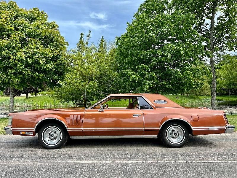 Begagnad Lincoln Continental 208 HK (152 kW) 1977 Sportkupé