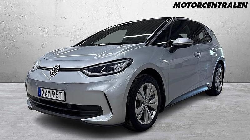 Silver Begagnad 2023 VW ID.3 Pro Performance Halvkombi | 309 000 kr (Lite dyr) - Bild 1/2