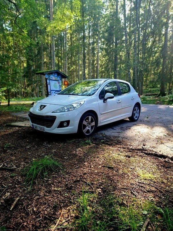 Vit Begagnad 2011 Peugeot 207 Halvkombi | 27 000 kr (Marknadspris) - Bild 1/3