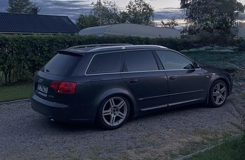 Grå Begagnad 2007 Audi A4 Comfort Kombi | 27 000 kr (Lite dyr) - Bild 1/3