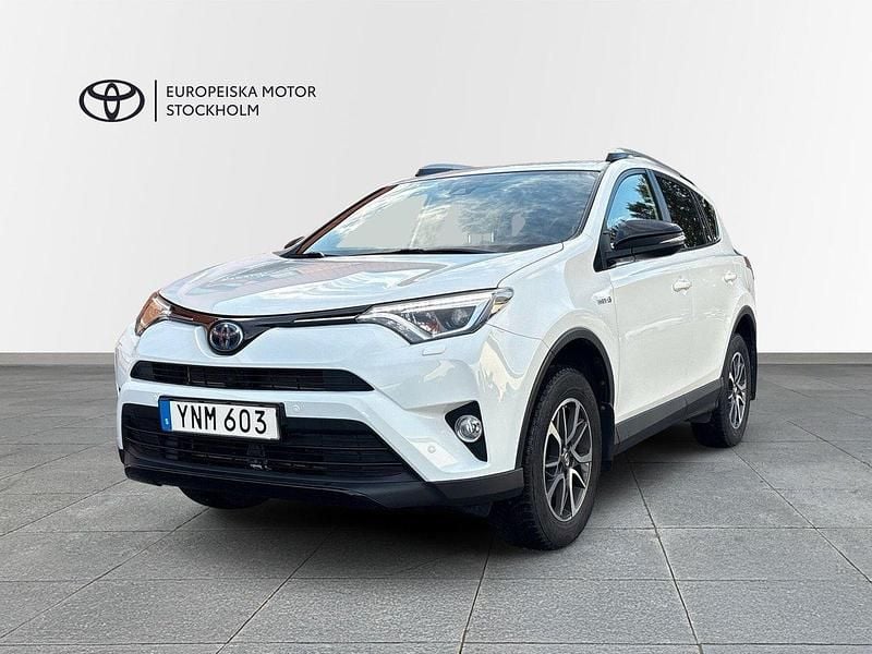 Vit Begagnad 2018 Toyota RAV4 Hybrid Edition SUV | 269 900 kr (Marknadspris) - Bild 1/4