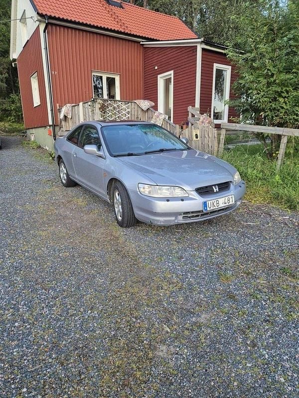 Silver Begagnad 2000 Honda Accord Sportkupé | 20 000 kr - Bild 1/4