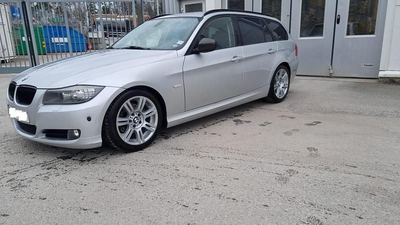 Begagnad 2011 BMW 320 Kombi | 33 000 kr (Superpris) - Bild 1/4
