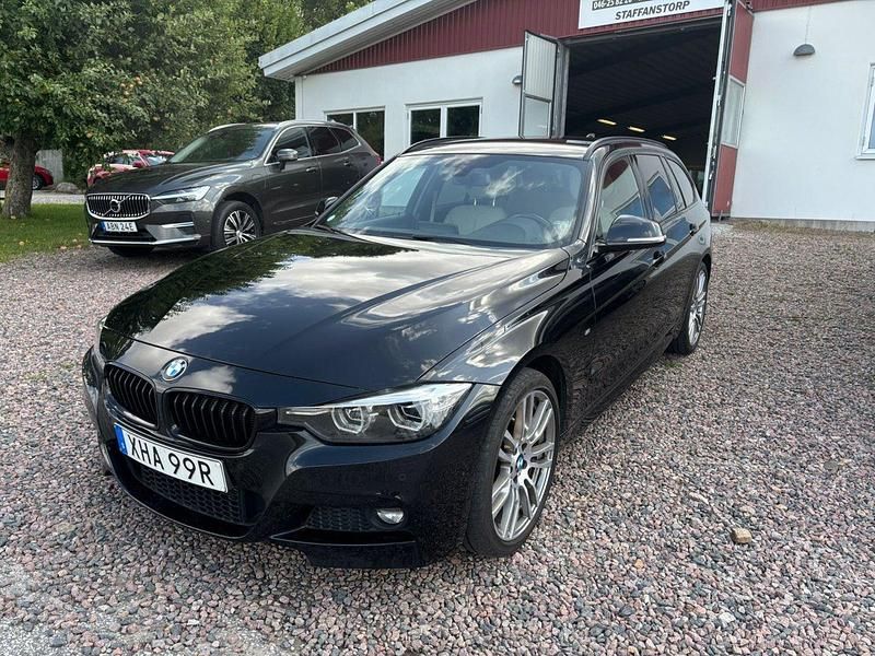 Svart Begagnad 2019 BMW 320 M Sport Kombi | 259 000 kr (Bra pris) - Bild 1/4