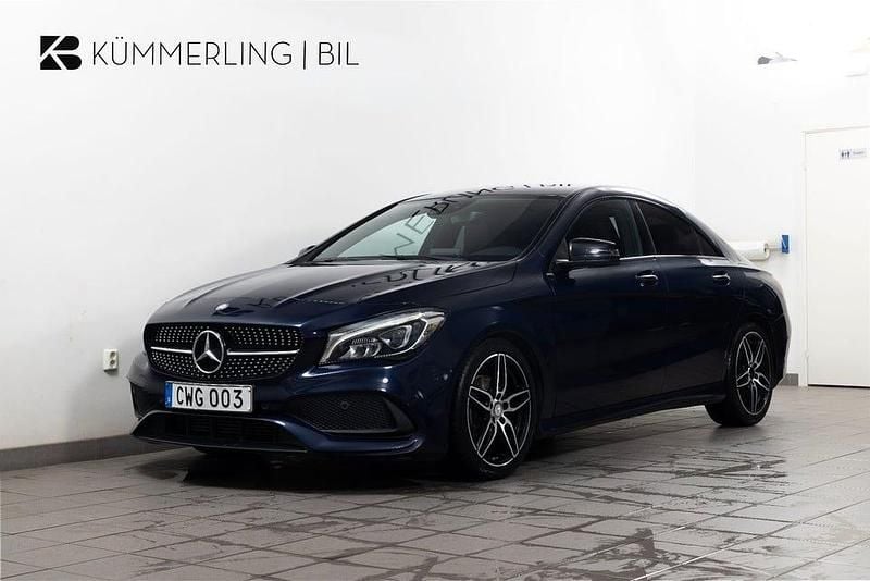 Mörkblå (blå) Begagnad 2017 Mercedes CLA200 AMG Sportkupé | 224 900 kr (Bra pris) - Bild 1/4