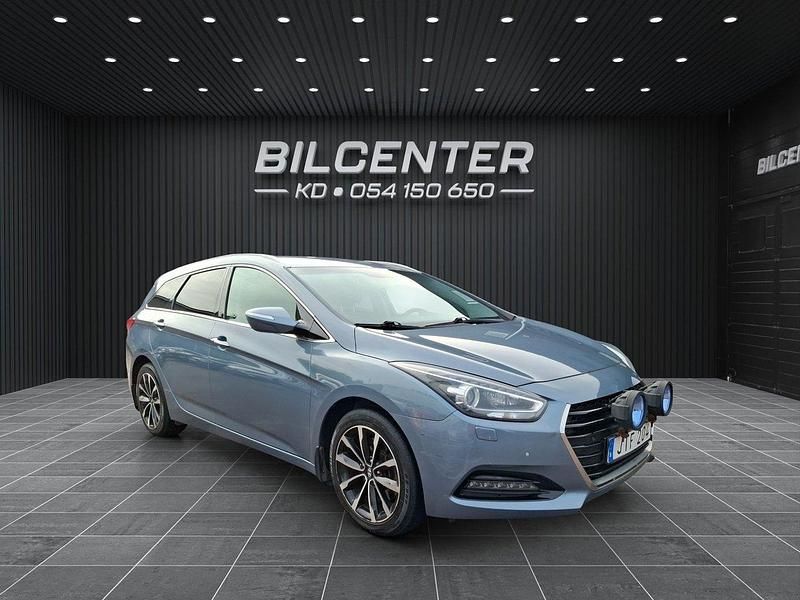 Ljusblå Begagnad 2015 Hyundai i40 Kombi | 129 900 kr (Lite dyr) - Bild 1/4