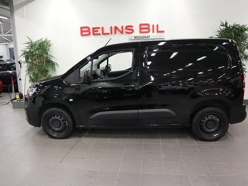 Begagnad Citroën Berlingo Business Class 131 HK (96 kW) 2023 Svart Minibuss