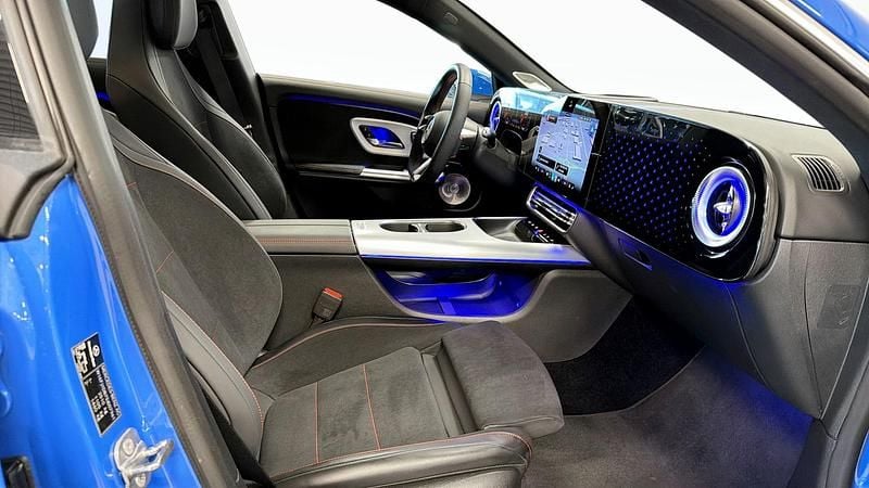 Begagnad Mercedes CLA 250+ Advanced 200 kW (272 HK) 2025 Blå Sedan