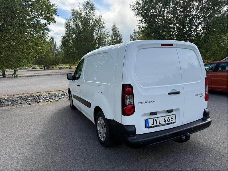 Vit Begagnad 2015 Peugeot Partner Van | 87 000 kr (Dyr) - Bild 1/4