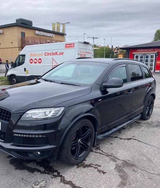 Svart Begagnad 2014 Audi Q7 S-Line SUV | 150 000 kr (Marknadspris) - Bild 1/4