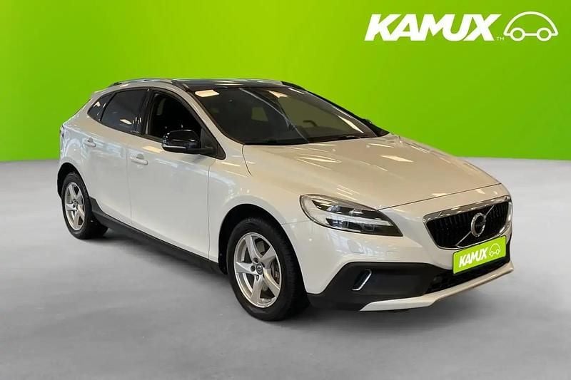 Begagnad Volvo V40 150 HK (110 kW) 2019 Vit Halvkombi