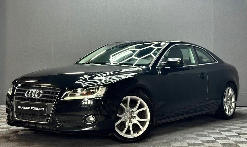 Svart Begagnad 2011 Audi A5 Sport Sportkupé | 99 900 kr (Marknadspris) - Bild 1/4