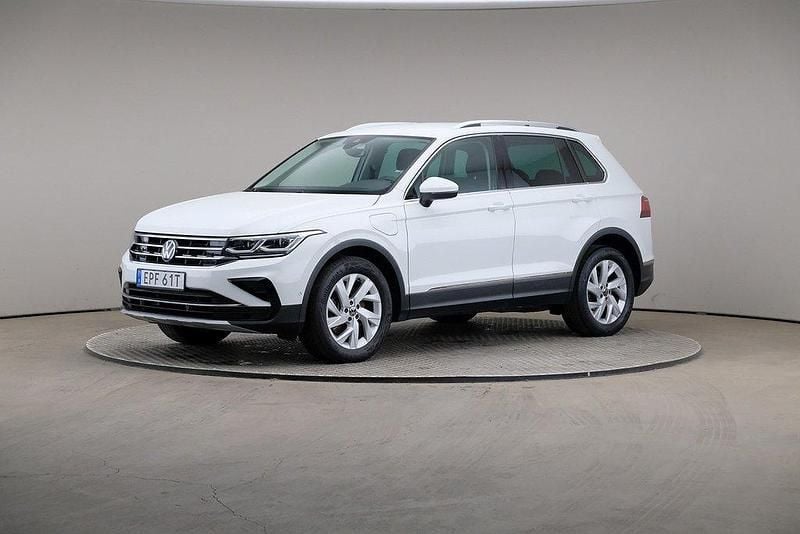 Vit Begagnad 2023 VW Tiguan Elegance SUV | 329 000 kr (Bra pris) - Bild 1/4