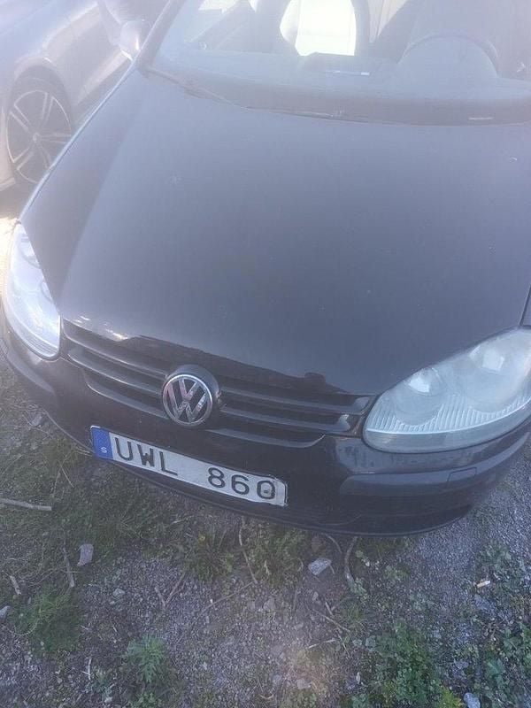 Svart Begagnad 2004 VW Golf IV Trendline Halvkombi | 11 000 kr (Bra pris) - Bild 1/4