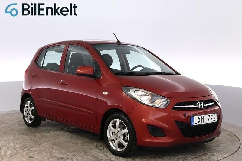 Ljusröd Begagnad 2011 Hyundai i10 Premium Halvkombi | 38 900 kr (Marknadspris) - Bild 1/4