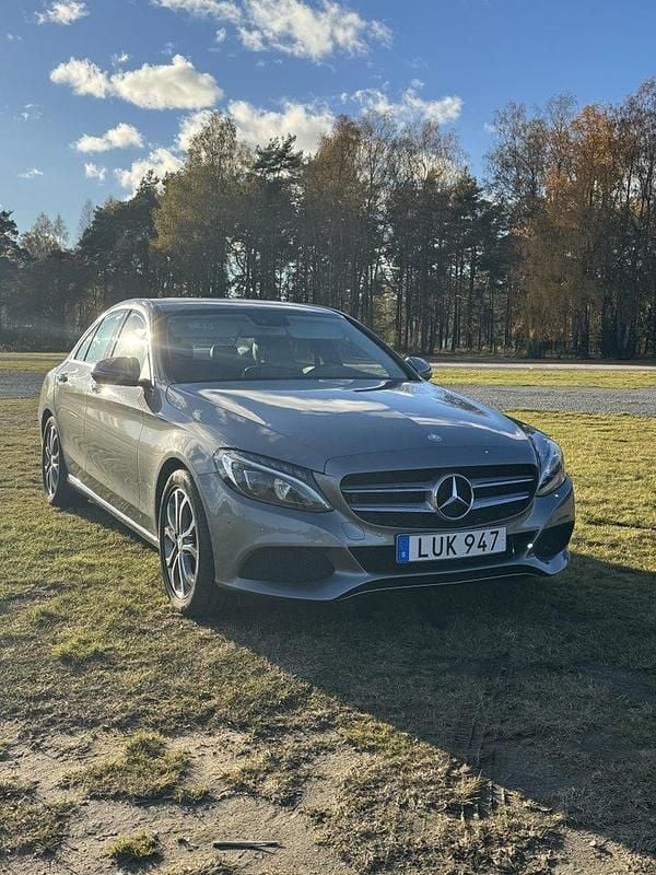 Silver Begagnad 2016 Mercedes C220 Avantgarde Sedan | 217 000 kr (Bra pris) - Bild 1/4