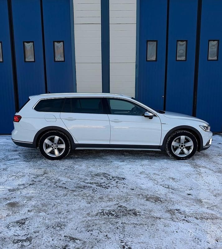 Begagnad VW Passat Alltrack 190 HK (139 kW) 2017 Vit Kombi