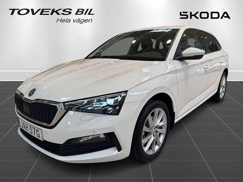 Candy white Begagnad 2023 Skoda Scala Halvkombi | 229 900 kr (Marknadspris) - Bild 1/4