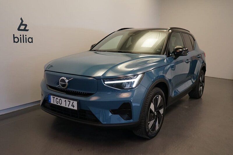Blå Begagnad 2023 Volvo XC40 Core SUV | 429 500 kr - Bild 1/3