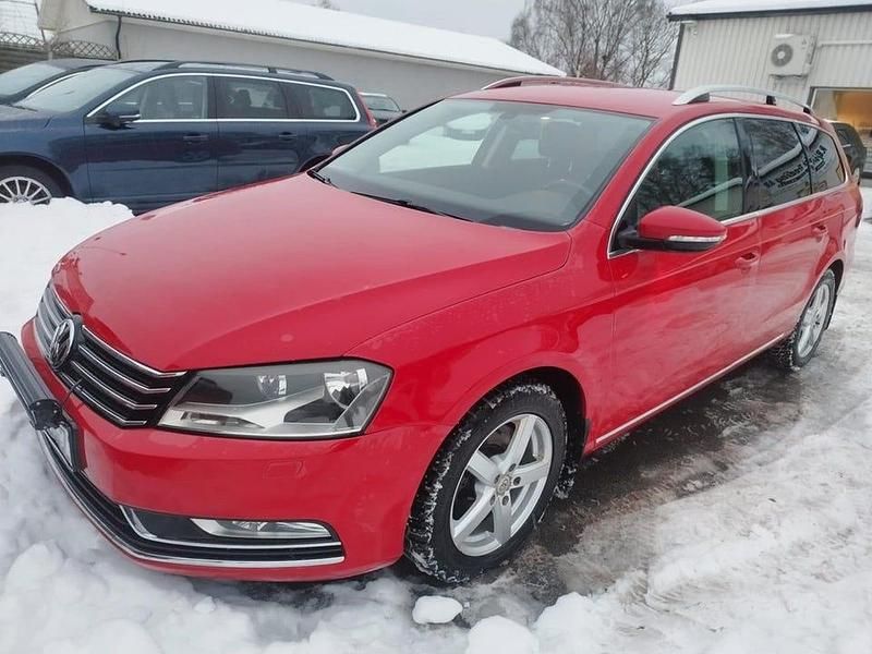 Röd Begagnad 2012 VW Passat Kombi | 74 900 kr (Marknadspris) - Bild 1/3