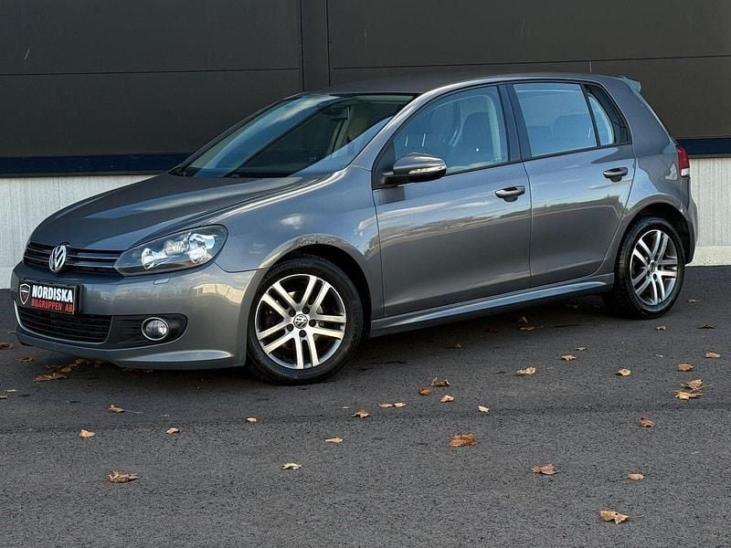 Grå Begagnad 2012 VW Golf VII Halvkombi | 64 800 kr (Bra pris) - Bild 1/4