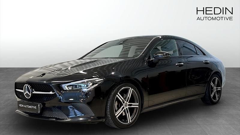 Svart Begagnad 2020 Mercedes CLA200 Sportkupé | 284 900 kr (Marknadspris) - Bild 1/4