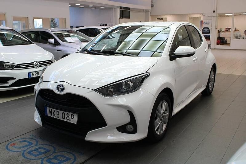 Begagnad Toyota Yaris Hybrid Active 116 HK (85 kW) 2020 Vit Halvkombi