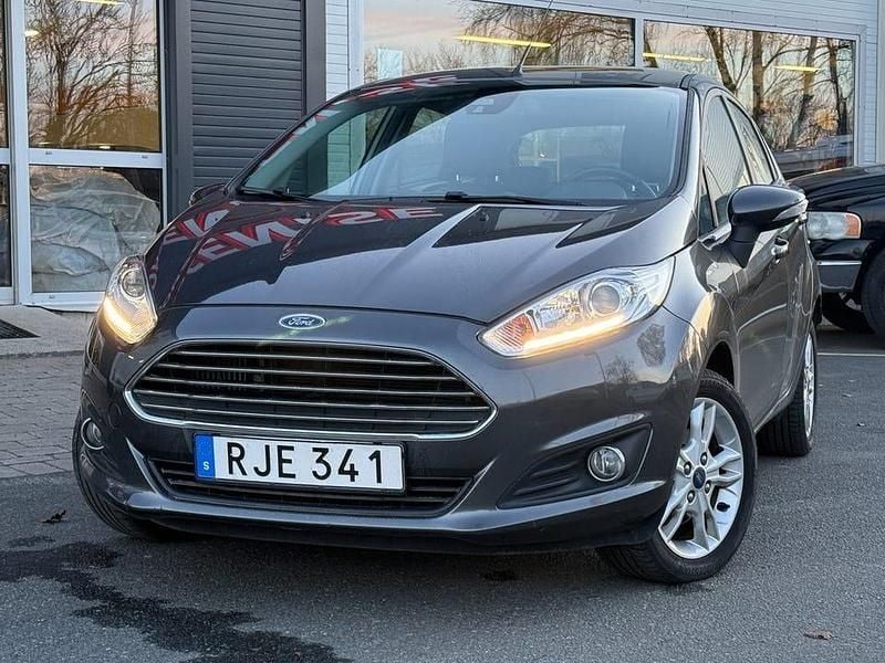 Begagnad Ford Fiesta Titanium 101 HK (74 kW) 2017 Grå Halvkombi