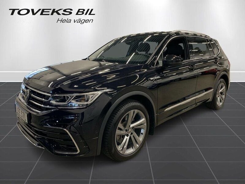 Svart (deep black pearl) Begagnad 2024 VW Tiguan Allspace R-line SUV | 484 900 kr (Lite dyr) - Bild 1/4