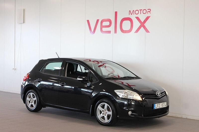 Svart Begagnad 2010 Toyota Auris Plus Halvkombi | 69 900 kr (Marknadspris) - Bild 1/4