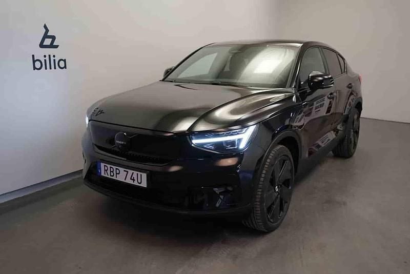 Svart Begagnad 2025 Volvo EC40 Performance SUV | 519 500 kr (Marknadspris) - Bild 1/1