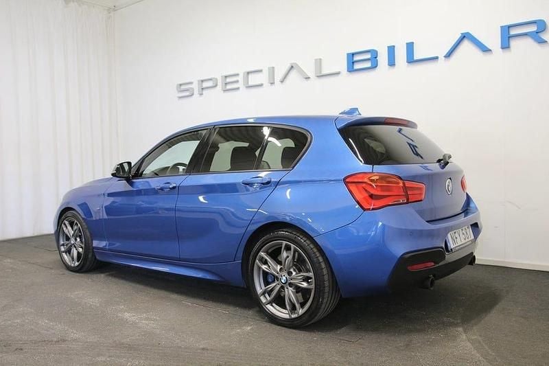 Begagnad BMW M135 M Sport 326 HK (239 kW) 2016 Blå Halvkombi