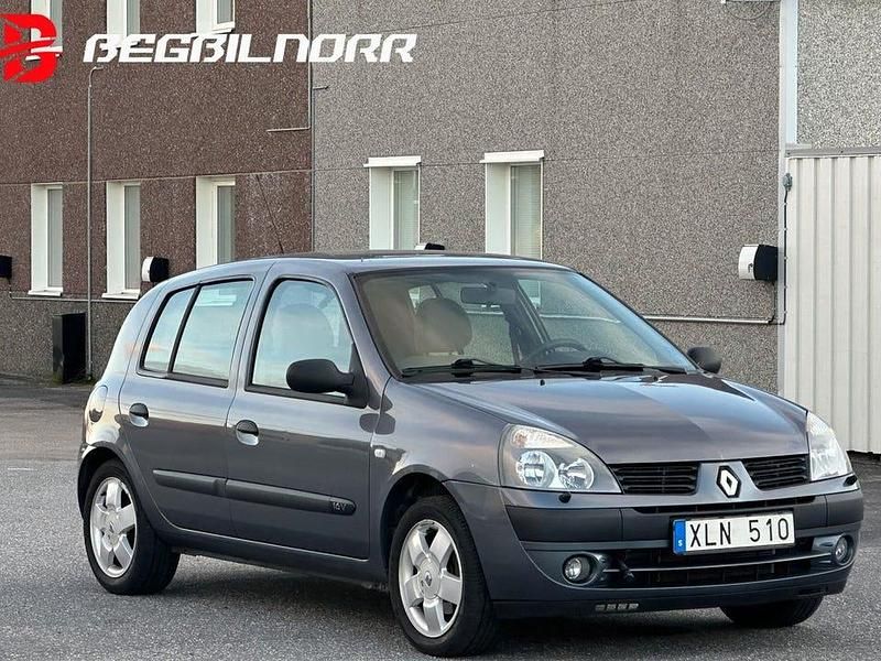 Blå Begagnad 2006 Renault Clio II Halvkombi | 46 800 kr (Dyr) - Bild 1/3