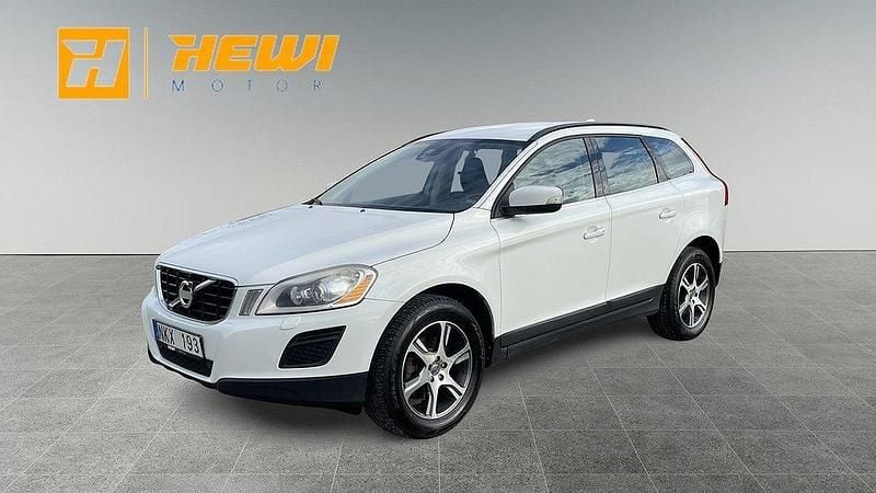 Vit Begagnad 2013 Volvo XC60 Momentum SUV | 109 800 kr (Superpris) - Bild 1/4