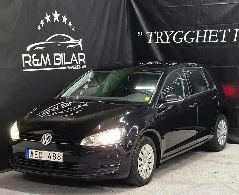 Svart Begagnad 2013 VW Golf VII S Halvkombi | 74 800 kr (Marknadspris) - Bild 1/4