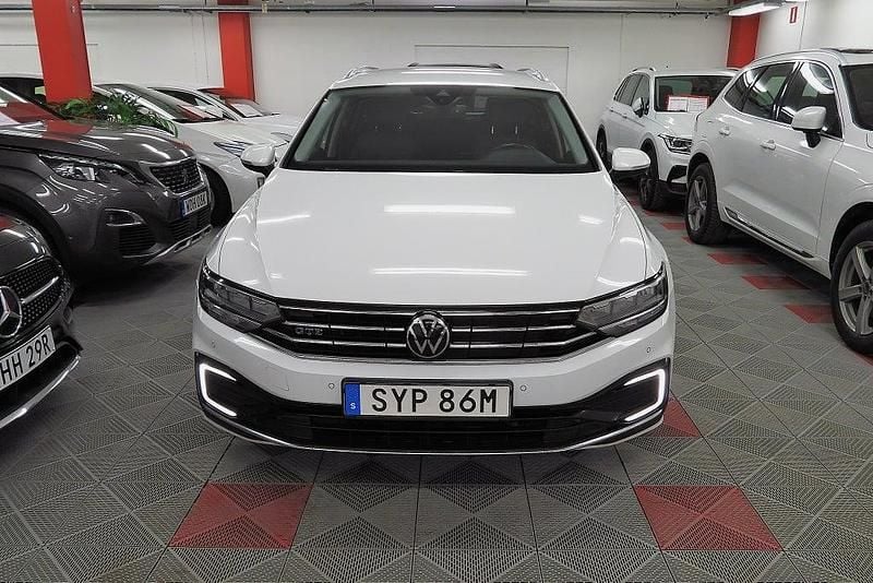 Begagnad VW Passat GTE 218 HK (160 kW) 2021 Vit Kombi